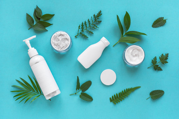 Natural cosmetics and leaves 