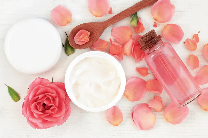 8 usos del agua de rosas en la piel
